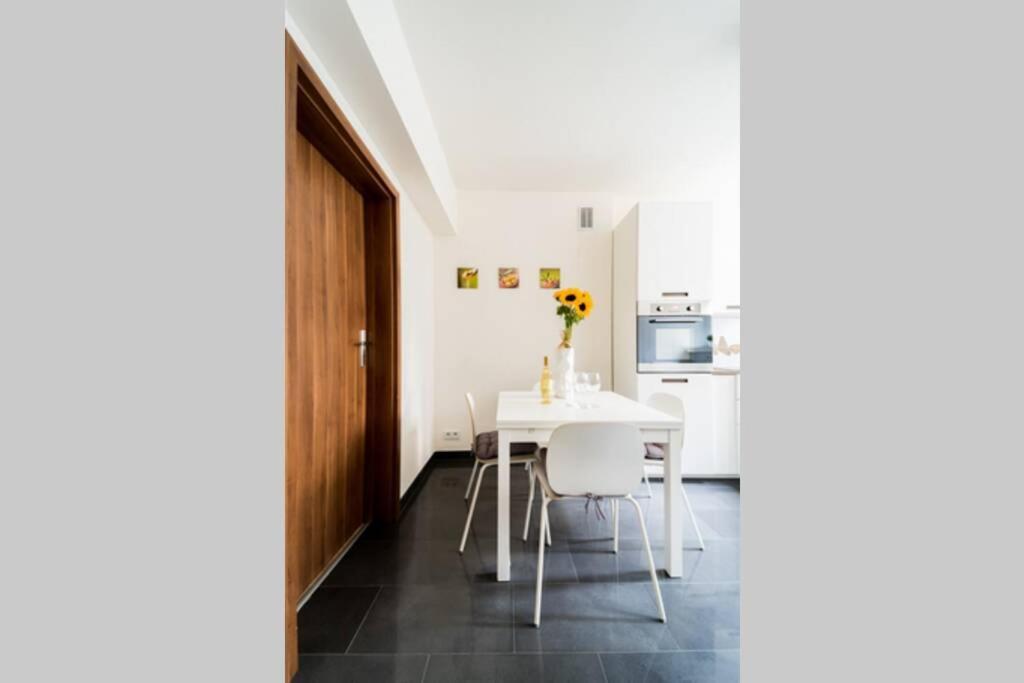 3 Rooms Big Apartment - 150 M Town Hall - Nice Design Breslavia Esterno foto