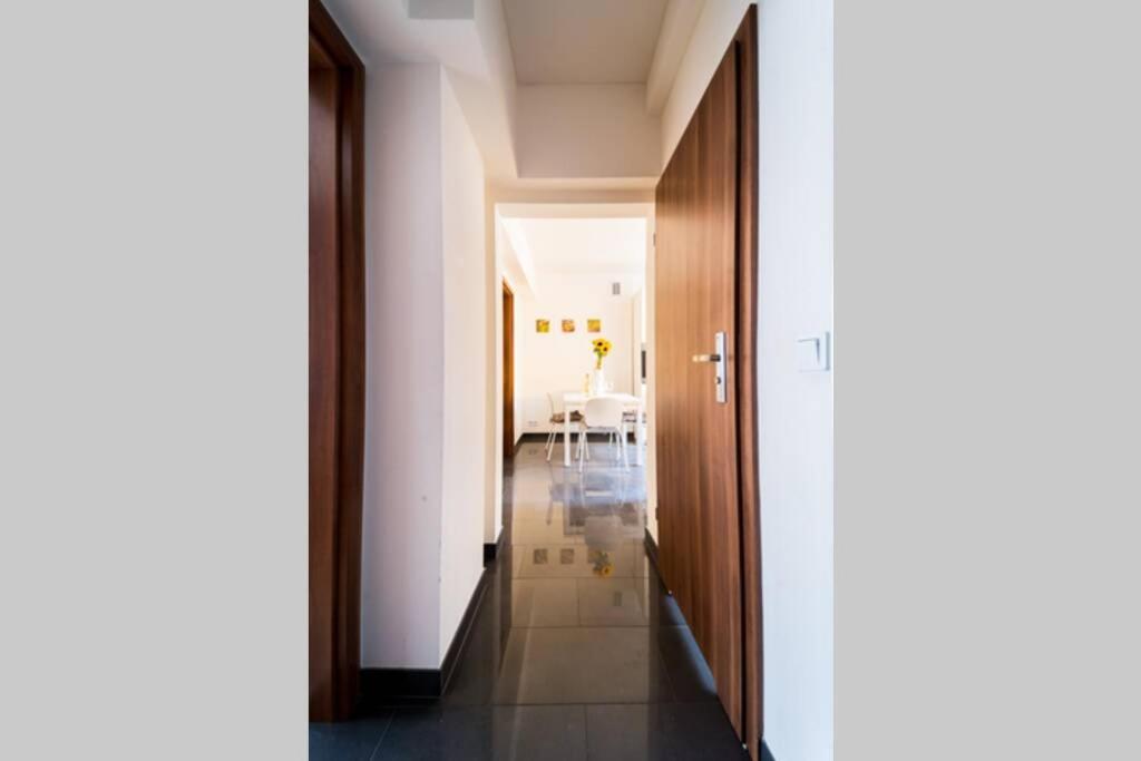 3 Rooms Big Apartment - 150 M Town Hall - Nice Design Breslavia Esterno foto