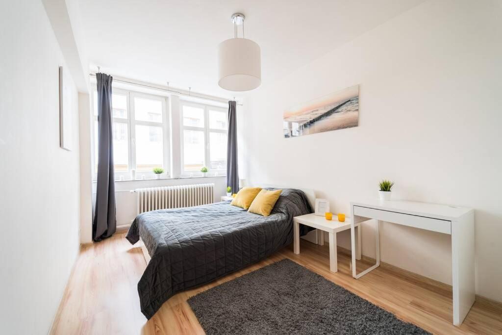 3 Rooms Big Apartment - 150 M Town Hall - Nice Design Breslavia Esterno foto