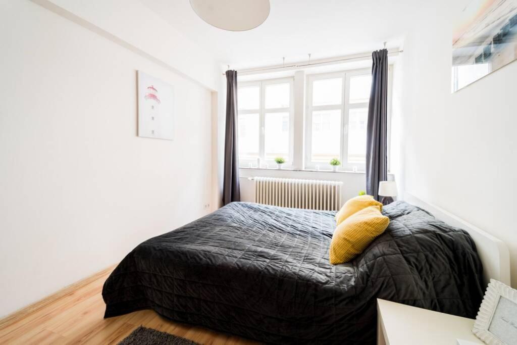 3 Rooms Big Apartment - 150 M Town Hall - Nice Design Breslavia Esterno foto